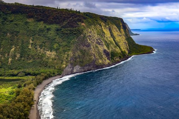 Waipio Valley shoreline